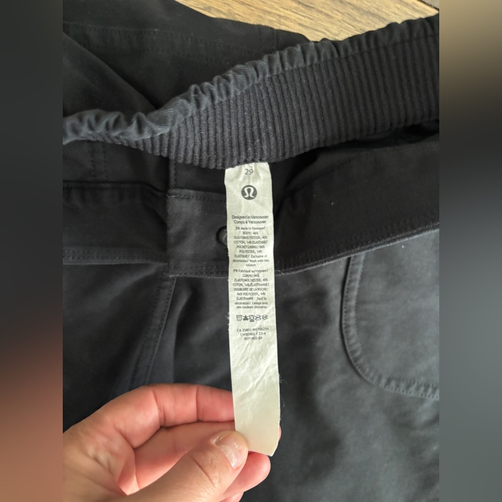Lululemon Women's‎ Black Light Utilitech Cargo Pocket High Rise Crop Size 29 - Picture 9 of 12